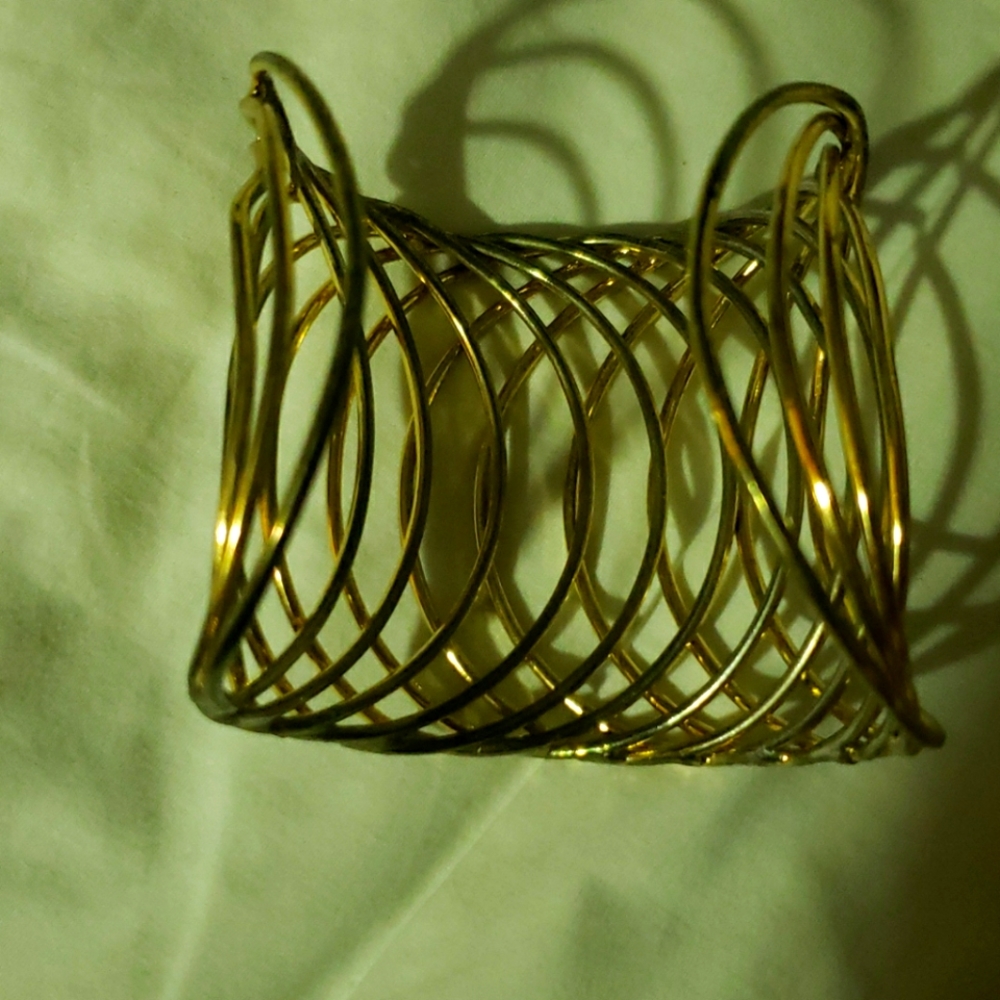 Bracelet cuff bracelet